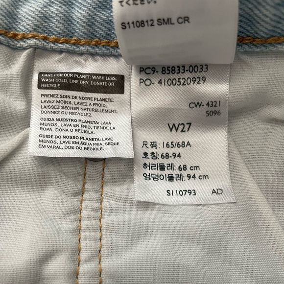 GUC Women’s Levi Shorts - Picture 4 of 4